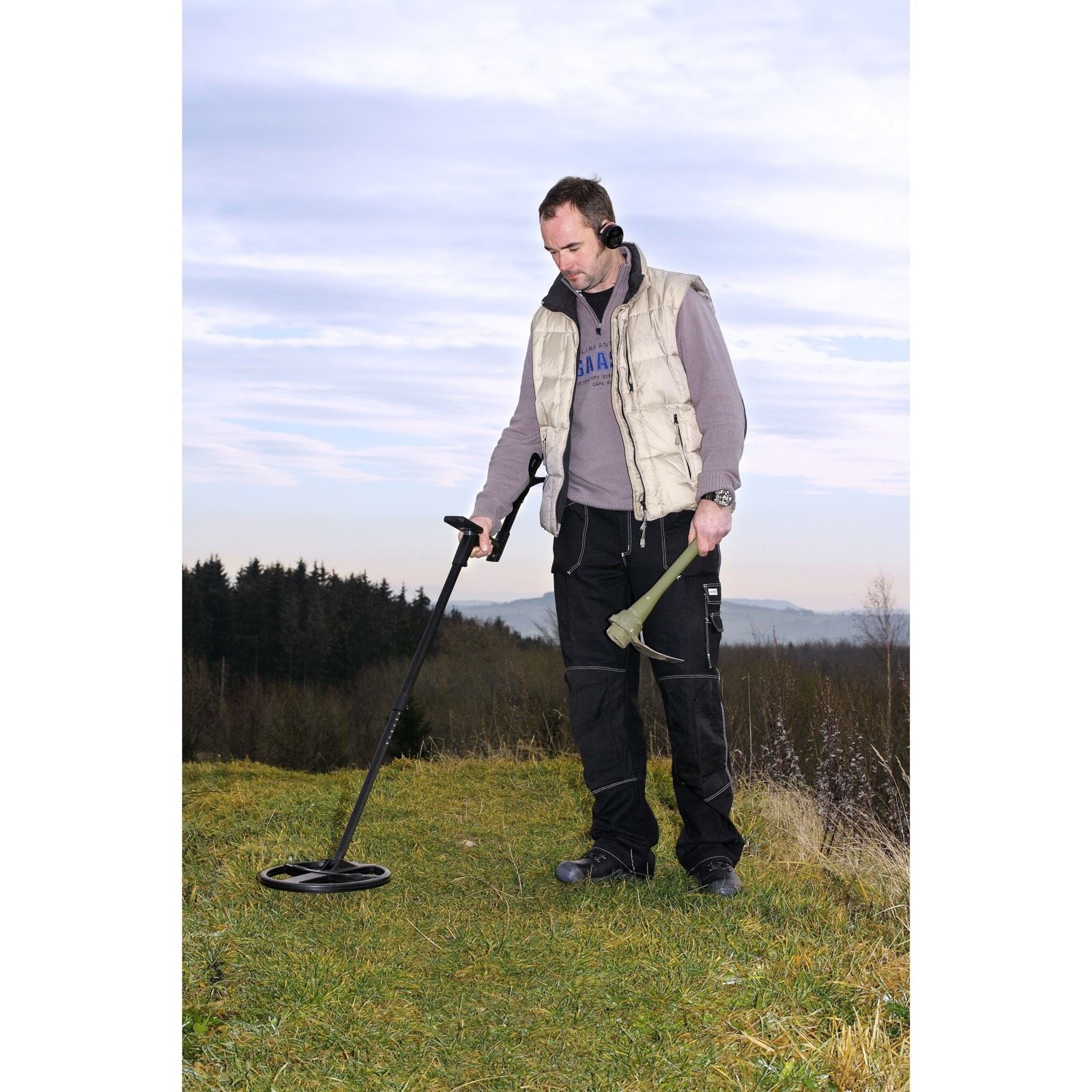XP Deus Metal Detector w/WS4 Gold & Relic, Case, Backphones and 2 X35 Search Coils