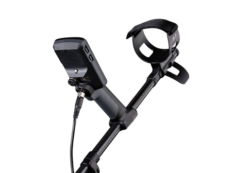 Minelab EQUINOX 900 Multi-IQ Metal Detector w/Pro-Find 35 Pinpointer, Carry Bag, and Finds Pouch